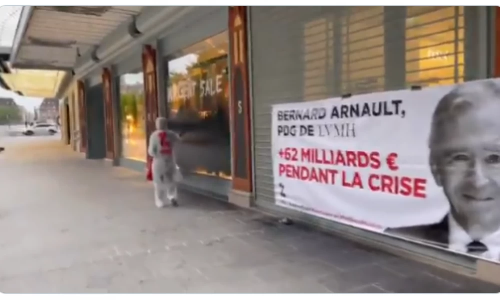 Γαλλία: Ακτιβιστές έριξαν μαύρη μπογιά σε κατάστημα